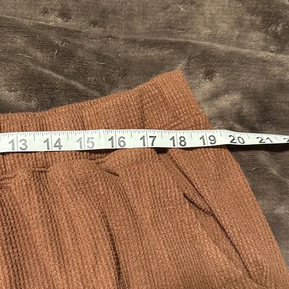 Aerie Traveler Brown Waffle Cargo Joggers - Picture 8 of 11